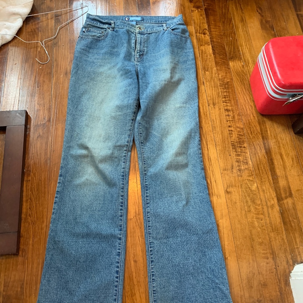 Women’s duck head stretch bootcut jeans.‎ Worn a few times . Size 12 talk